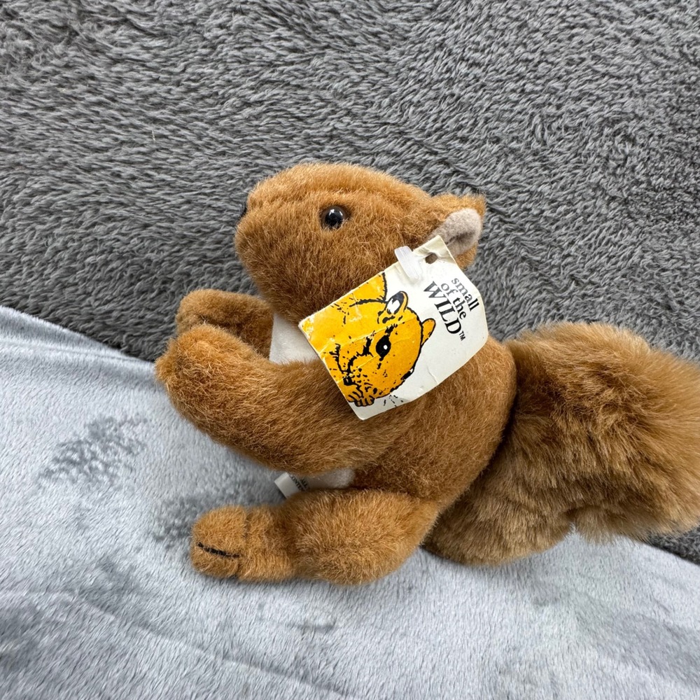 Wildlife Artists Small of the Wild Red Squirrel Plush 1993 Brown New with Tags